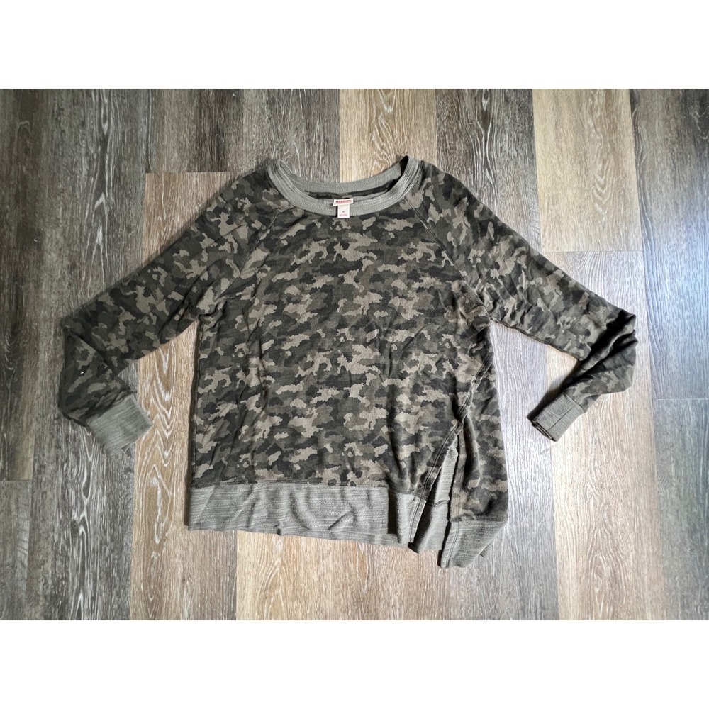 Mossimo Sweatshirt Womens Size M Green Camo Raglan Long Sleeve Side Slit Top